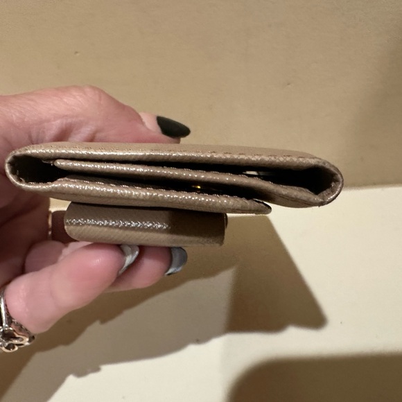 Prada Bow Saffiano Keyholder - Picture 9 of 11